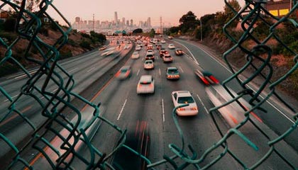 开云体育移动版-自动驾驶科技加入F1赛场引发热议，自动驾驶大赛第一名